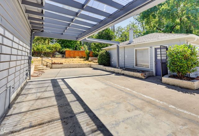 2137 E Jackson Street, Medford, OR 97504
