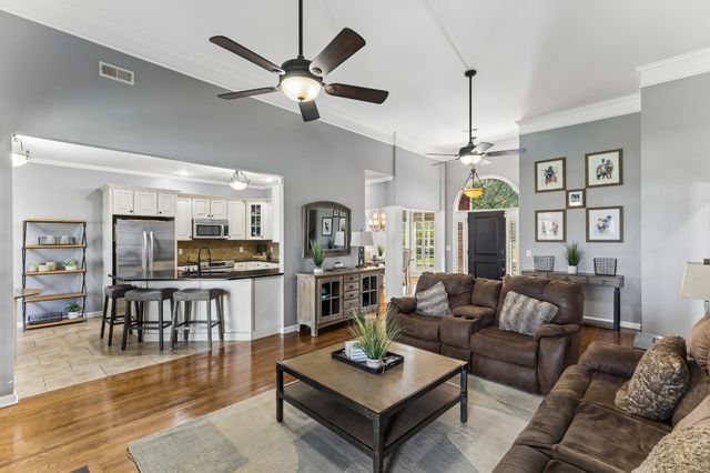 1210 Lila Dr, Murfreesboro, TN 37128