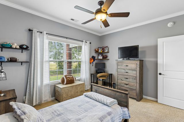 1210 Lila Dr, Murfreesboro, TN 37128