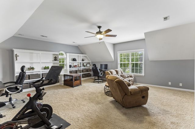1210 Lila Dr, Murfreesboro, TN 37128