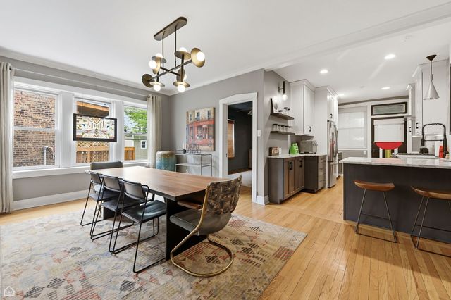 1516 W Byron Street 2W, Chicago, IL 60613