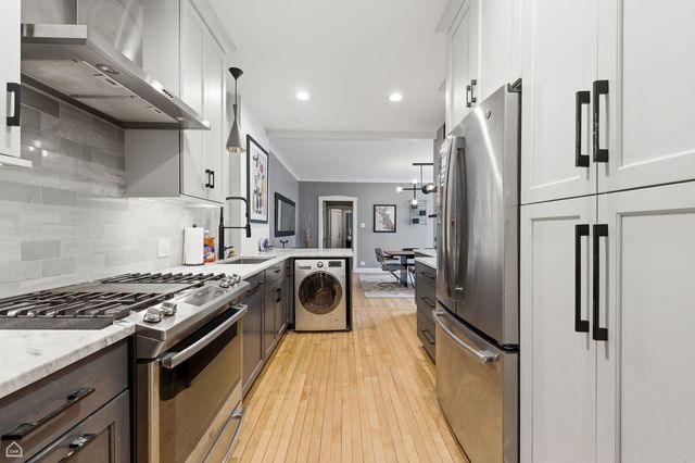 1516 W Byron Street 2W, Chicago, IL 60613