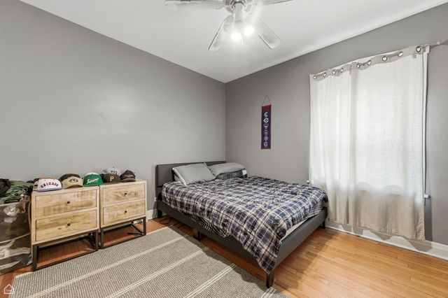 1516 W Byron Street 2W, Chicago, IL 60613