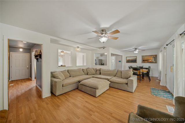 6503 W Cameron Street, Sand Springs, OK 74127