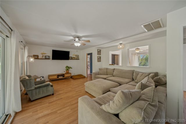 6503 W Cameron Street, Sand Springs, OK 74127