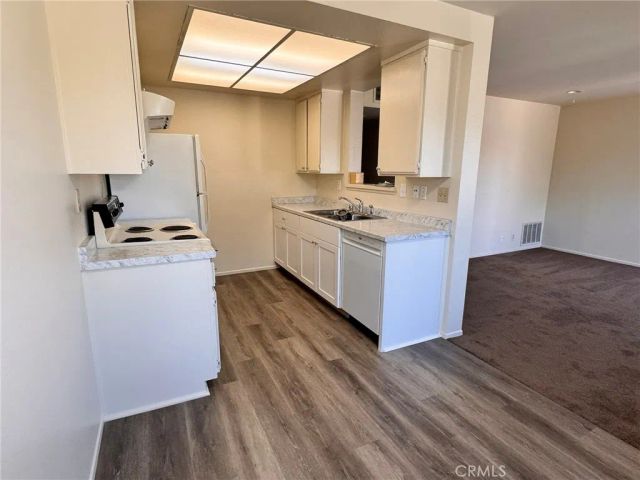 630 Bridgeport 8, Fullerton, CA 92833