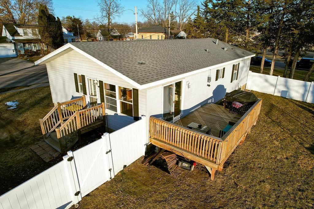 818 E State Street, Mauston, WI 53948