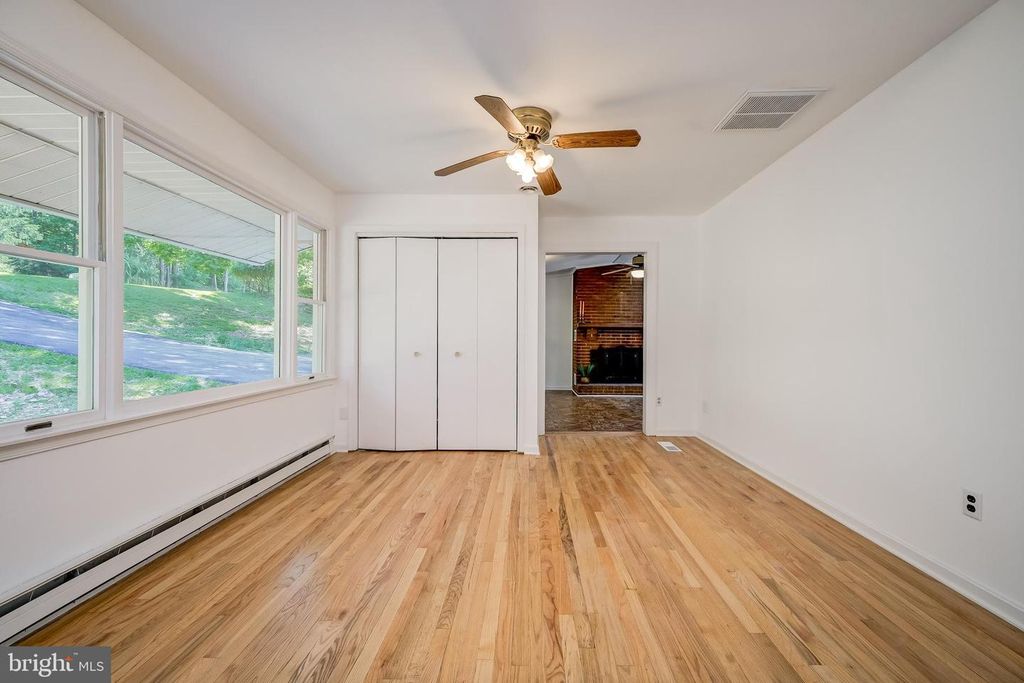Image 10 of property listing at 4420 HIGHBORO DR, Mount Airy, MD 21771