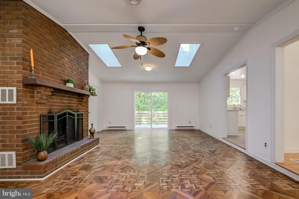 Image 12 of property listing at 4420 HIGHBORO DR, Mount Airy, MD 21771