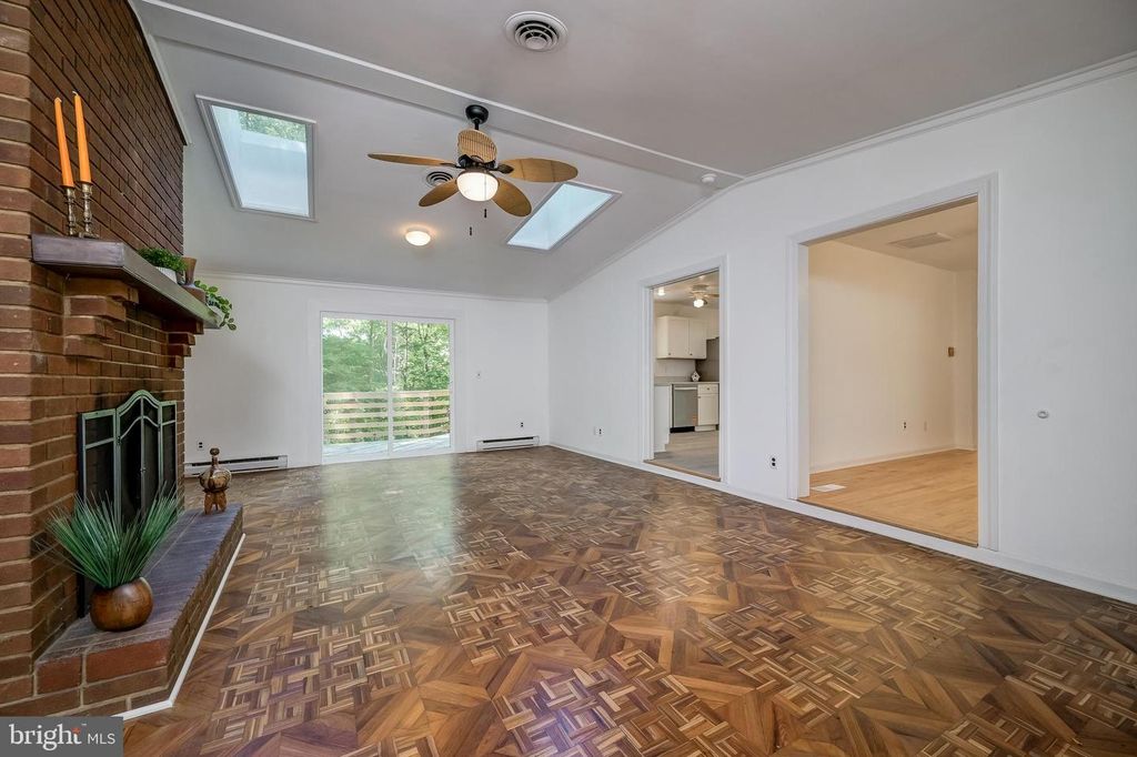 Image 13 of property listing at 4420 HIGHBORO DR, Mount Airy, MD 21771