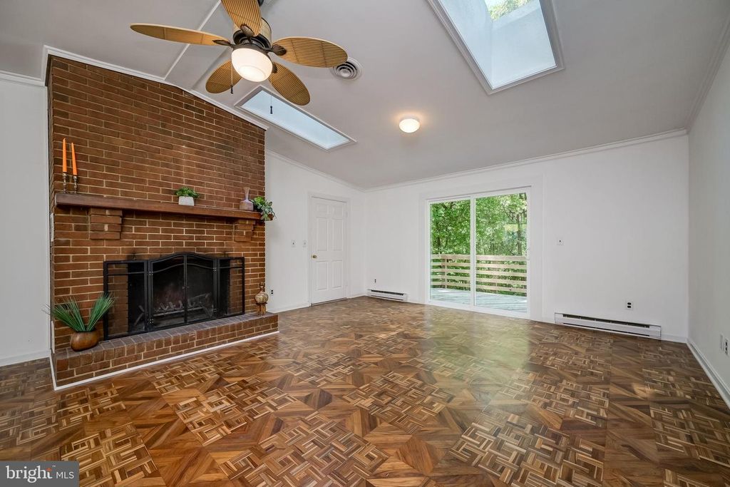 Image 14 of property listing at 4420 HIGHBORO DR, Mount Airy, MD 21771