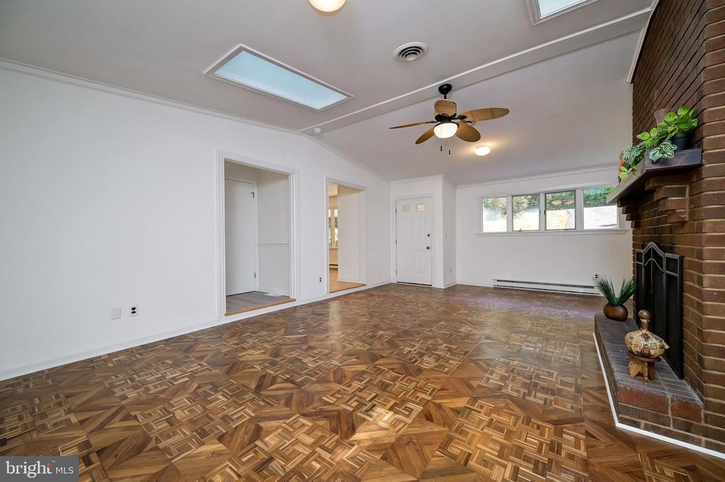 Image 15 of property listing at 4420 HIGHBORO DR, Mount Airy, MD 21771