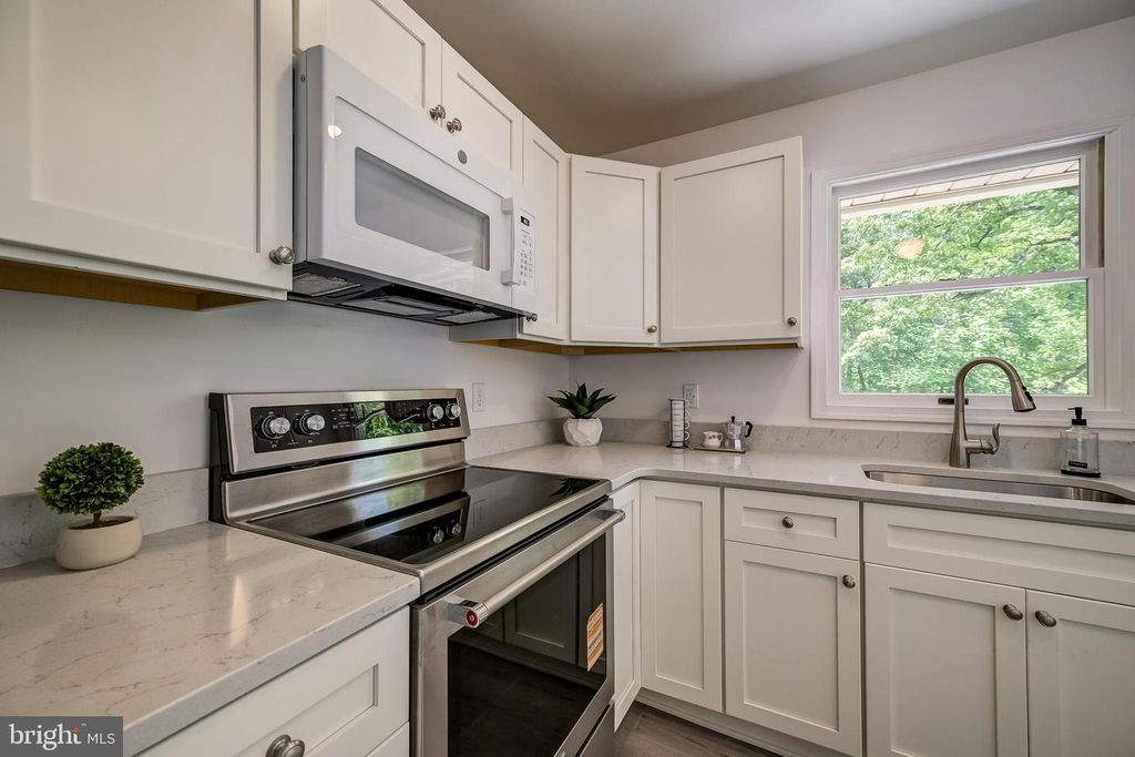Image 16 of property listing at 4420 HIGHBORO DR, Mount Airy, MD 21771