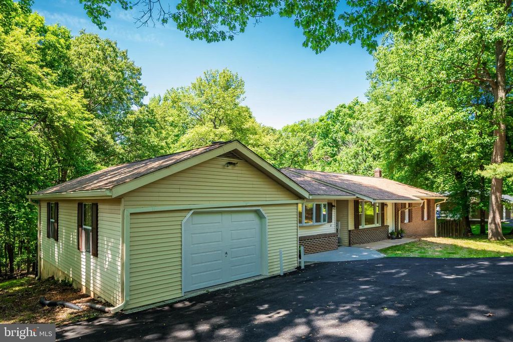 Image 2 of property listing at 4420 HIGHBORO DR, Mount Airy, MD 21771