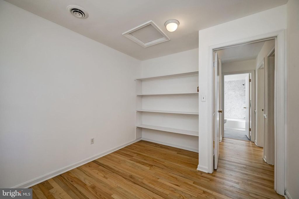 Image 20 of property listing at 4420 HIGHBORO DR, Mount Airy, MD 21771