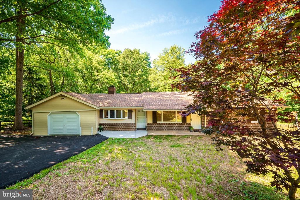 Image 3 of property listing at 4420 HIGHBORO DR, Mount Airy, MD 21771