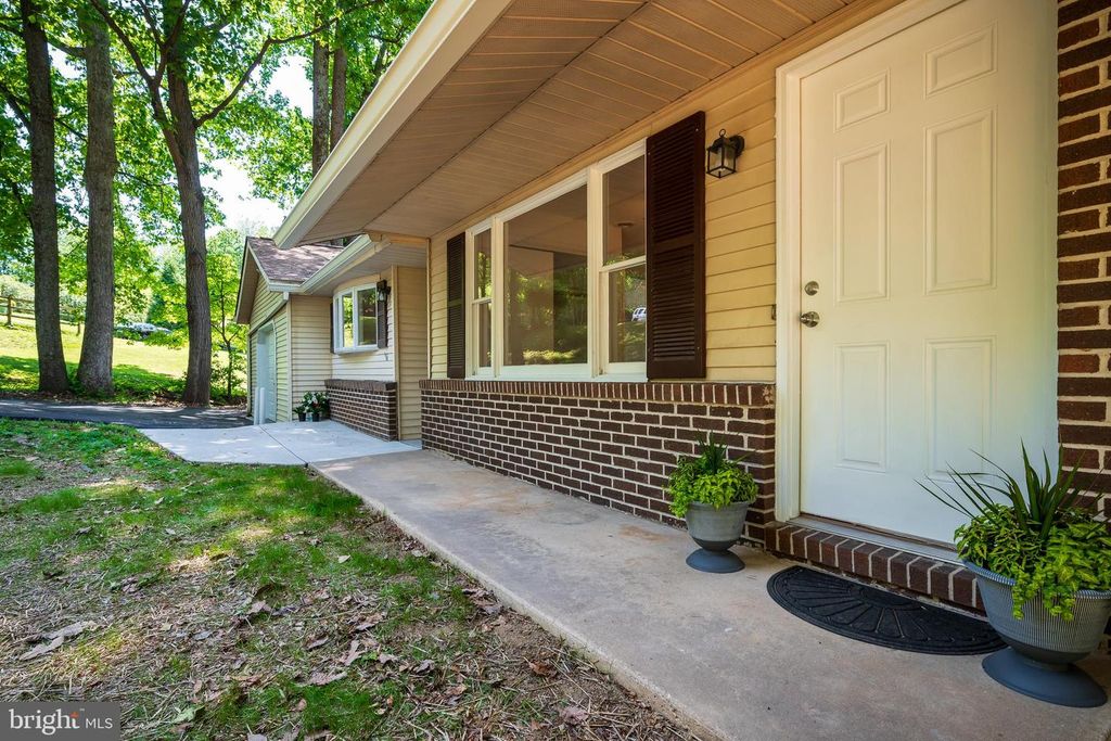 Image 4 of property listing at 4420 HIGHBORO DR, Mount Airy, MD 21771
