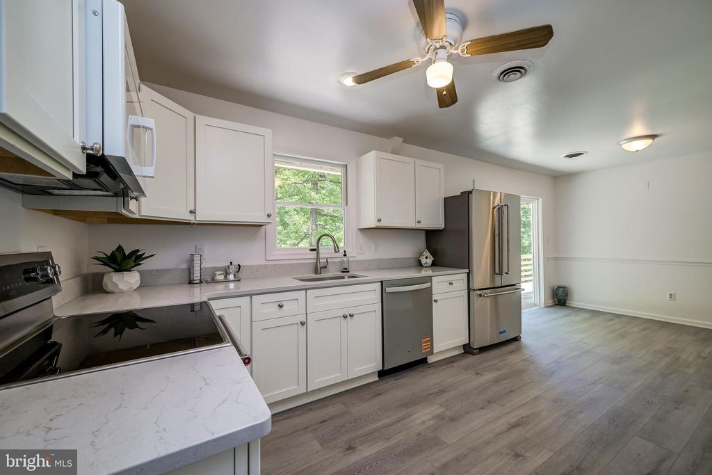 Image 5 of property listing at 4420 HIGHBORO DR, Mount Airy, MD 21771