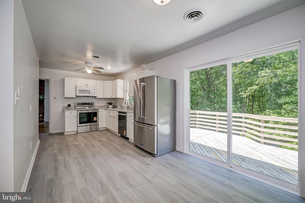 Image 7 of property listing at 4420 HIGHBORO DR, Mount Airy, MD 21771