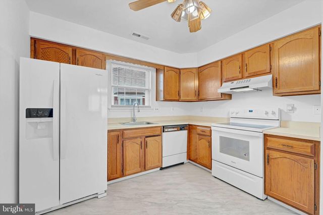 6 E CORTLAND CT, Mount Laurel, NJ 08054