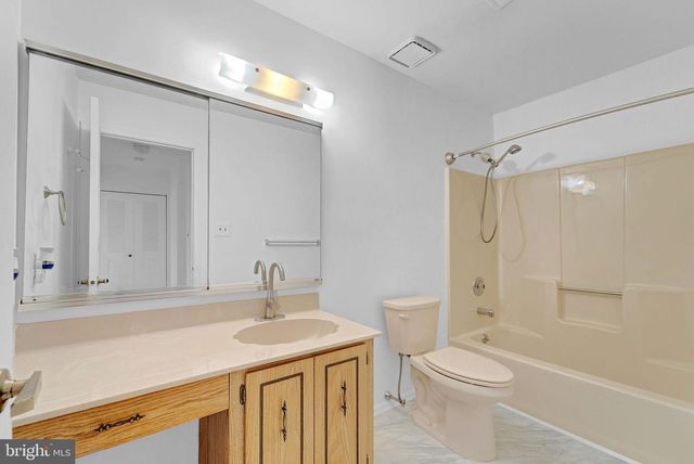 6 E CORTLAND CT, Mount Laurel, NJ 08054