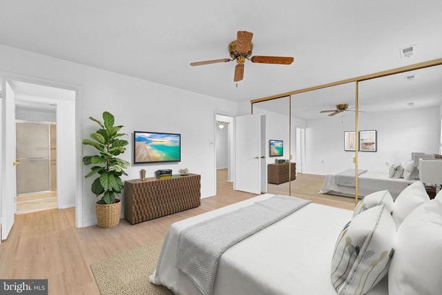 6 E CORTLAND CT, Mount Laurel, NJ 08054