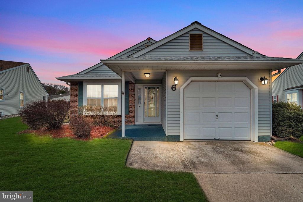 6 E CORTLAND CT, Mount Laurel, NJ 08054