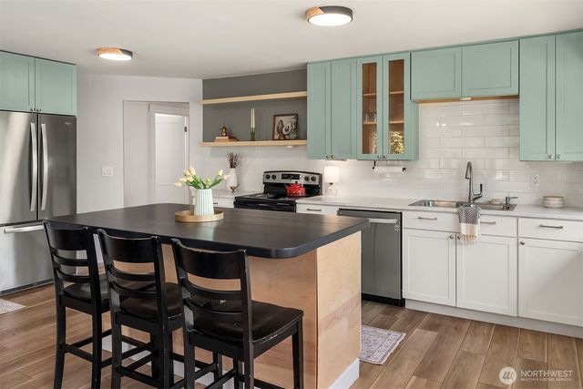 12504 SW 232nd St, Vashon, WA 98070