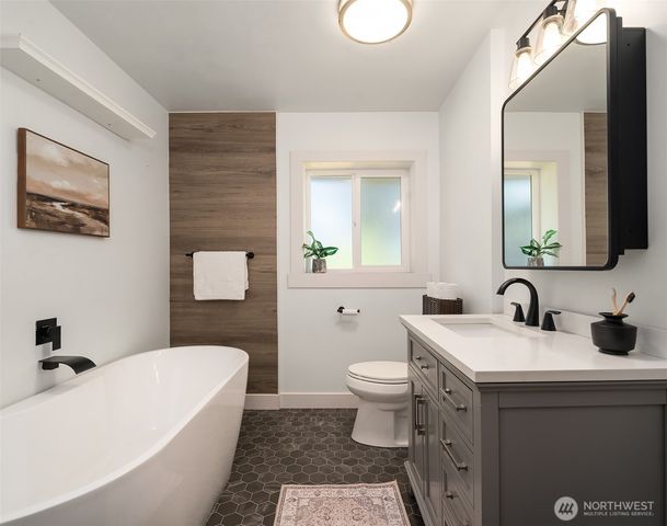 12504 SW 232nd St, Vashon, WA 98070