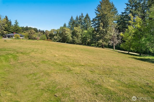 12504 SW 232nd St, Vashon, WA 98070