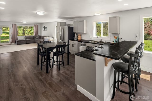 12504 SW 232nd St, Vashon, WA 98070
