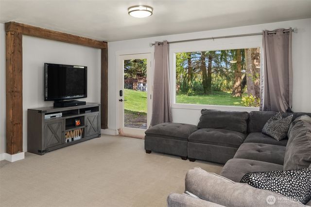 12504 SW 232nd St, Vashon, WA 98070