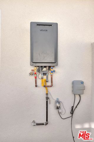 2156 W 108th Street, Los Angeles, CA 90047