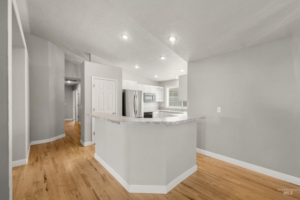 746 S Coral Pl, Boise, ID 83705 photo 4