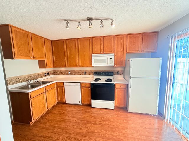 443 Leeward Trail, Woodbury, MN 55129