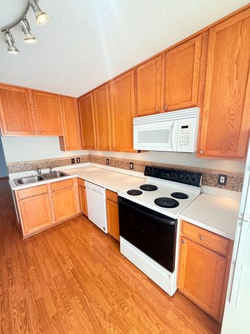 443 Leeward Trail, Woodbury, MN 55129