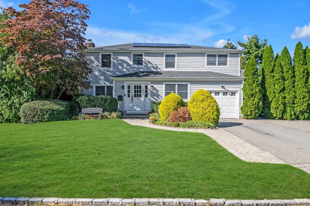 125 Crescent Lane, East Hills, NY 11577 — exterior