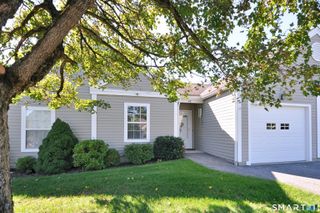 44 Elizabeth Circle 44, Newtown, CT 06482