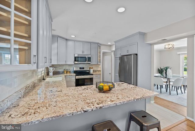 9556 PINE BOUGH PL, Vienna, VA 22181
