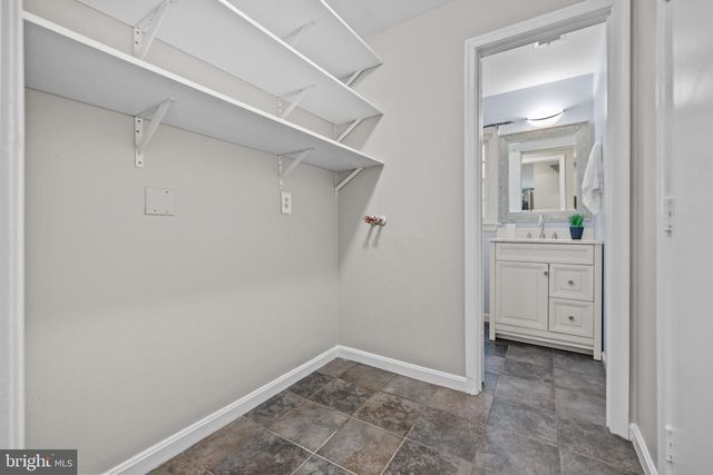 9556 PINE BOUGH PL, Vienna, VA 22181