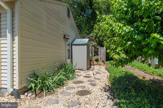 9556 PINE BOUGH PL, Vienna, VA 22181