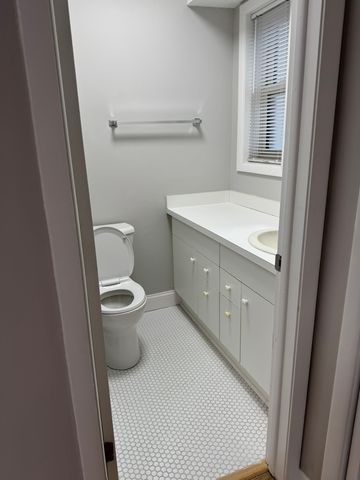 2121 Saint Johns Avenue 8, Highland Park, IL 60035