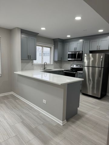 2121 Saint Johns Avenue 8, Highland Park, IL 60035