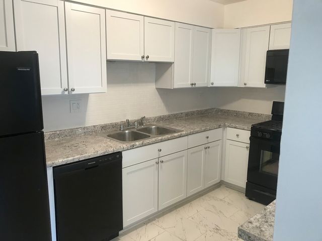 6490 N Northwest Highway N 3B, Chicago, IL 60631