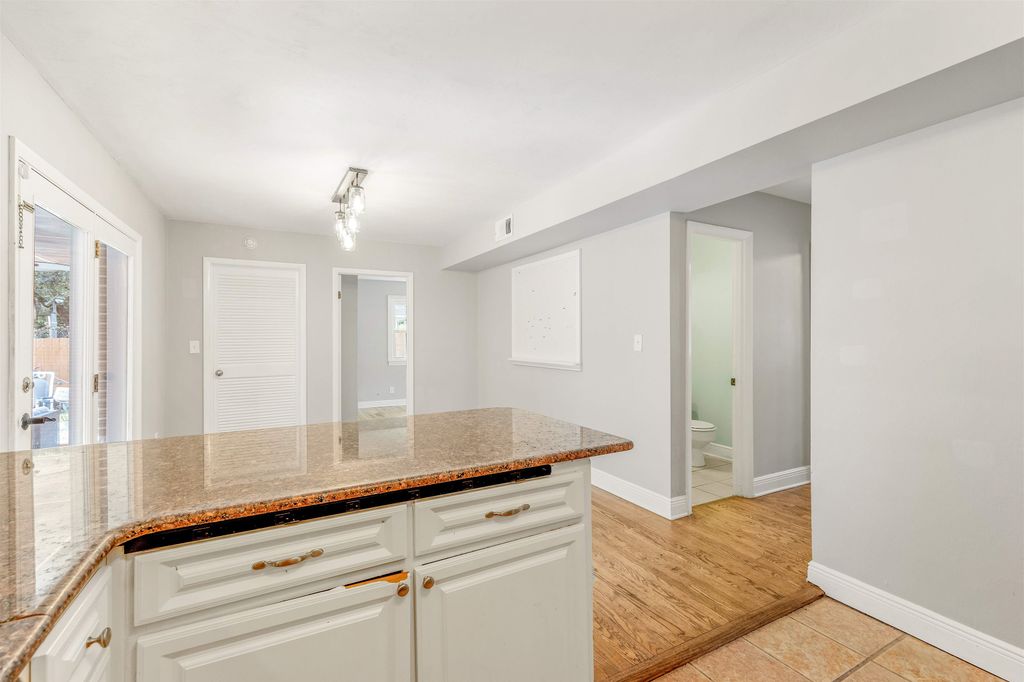 Image 14 of property listing at 2207 Mulberry Boulevard, Tallahassee, FL 32303