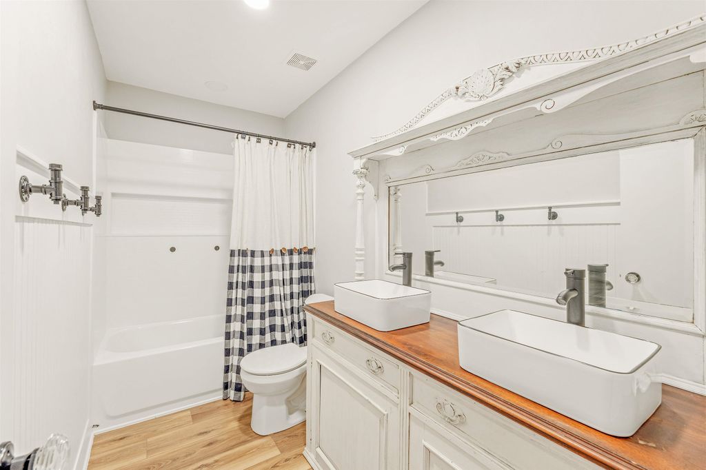 Image 25 of property listing at 2207 Mulberry Boulevard, Tallahassee, FL 32303