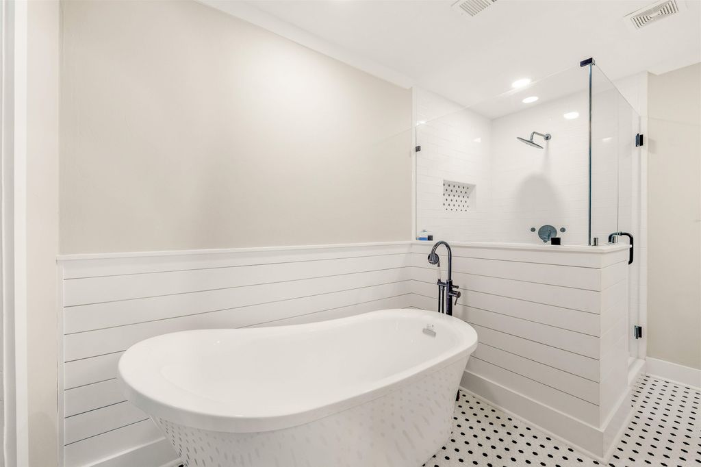 Image 28 of property listing at 2207 Mulberry Boulevard, Tallahassee, FL 32303