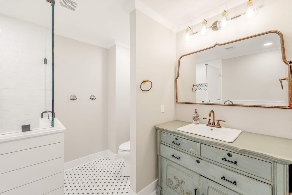 Image 29 of property listing at 2207 Mulberry Boulevard, Tallahassee, FL 32303