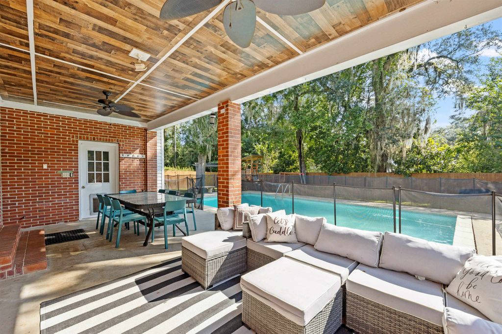 Image 3 of property listing at 2207 Mulberry Boulevard, Tallahassee, FL 32303