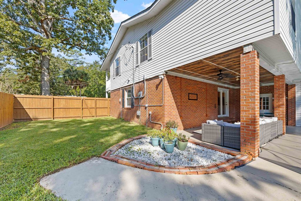 Image 35 of property listing at 2207 Mulberry Boulevard, Tallahassee, FL 32303